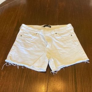 White Gidget Frey cut off shorts KUT from the Kloth size 10, 4” inseam